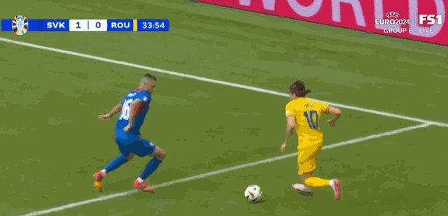 1719420004222095680.gif 点球.gif