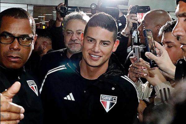 pp电子官网-J罗亮相圣保罗 不穿10号穿19号 年薪250万美元