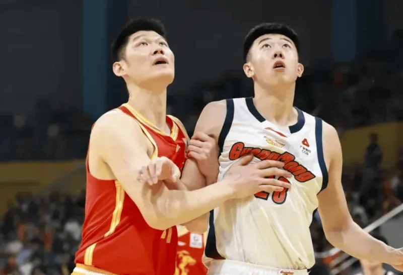 胡金秋出战28分钟，投篮10中6、罚球5中4得到16分10篮板