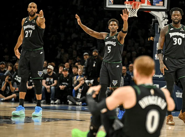 pp电子APP-爱德华兹&amp;amp;迪温琴佐受伤退场，多森姆16分半场仅落后掘金4分